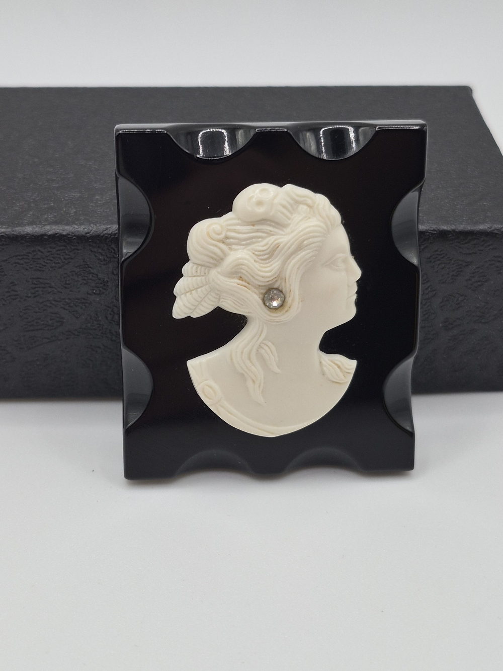 Vintage Mid-Century Victorian Style Rectangle Cameo Brocch Pin, 1.5 × 1.75 in